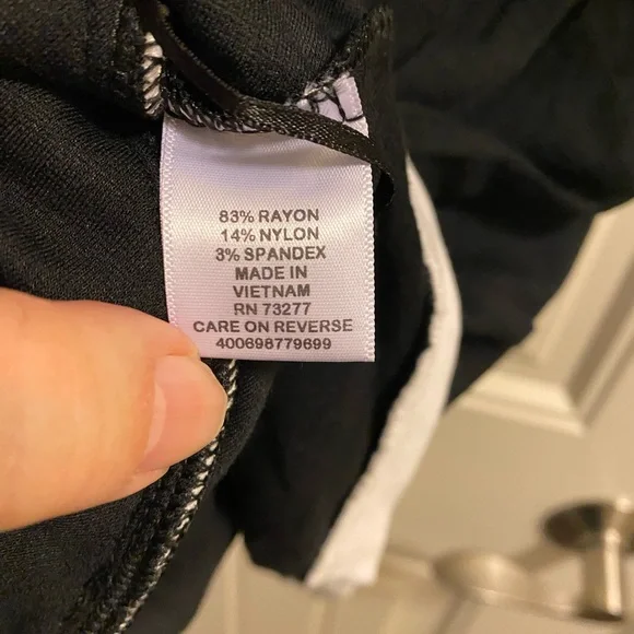 Elle XL Top Black Blouse White Trim Sleeveless Shirt - Picture 3 of 6